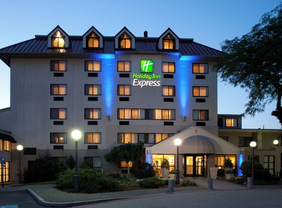Holiday Inn Express Boston - Waltham by IHG is a family friendly hotel in Waltham, Massachusetts (MA)