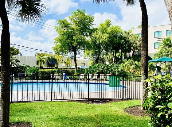 La Quinta Inn & Suites by Wyndham Ft Lauderdale Cypress Cr is a family friendly hotel in Fort Lauderdale, Florida (FL)