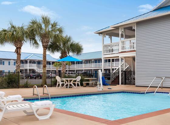 Super 8 by Wyndham Foley is a family friendly hotel in Foley, Alabama (AL)