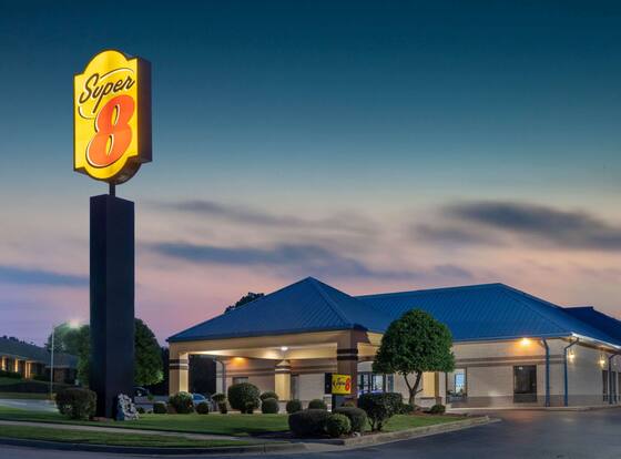Super 8 by Wyndham North Little Rock/McCain is a family friendly hotel in North Little Rock, Arkansas (AR)