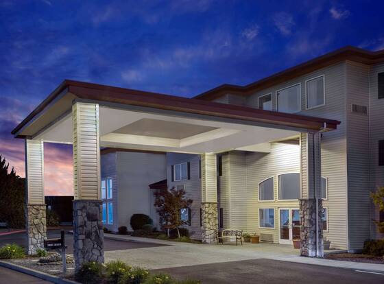 Super 8 by Wyndham Central Pt Medford is a family friendly hotel in Central Point, Oregon (OR)