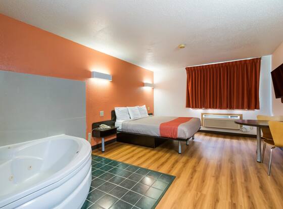 Motel 6 Davenport, IA is a family friendly hotel in Davenport, Iowa (IA)