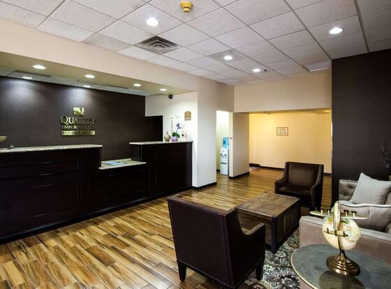Quality Inn & Suites Moline - Quad Cities is a family friendly hotel in Moline, Illinois (IL)