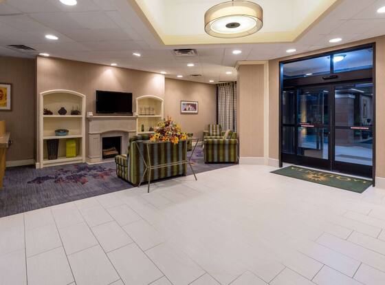La Quinta Inn and Suites  is a family friendly hotel in Kingsport, Tennessee (TN)