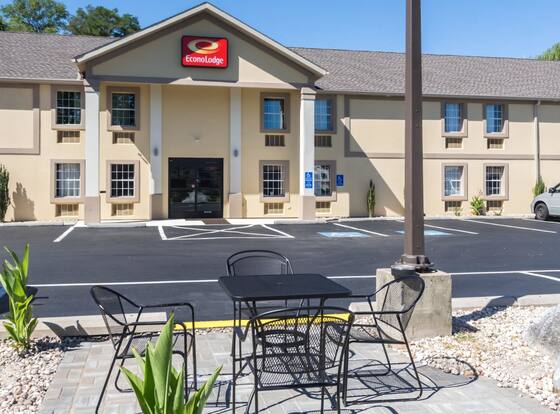 Econo Lodge Harrisburg - Southwest of Hershey Area is a family friendly hotel in Rutherford, Pennsylvania (PA)