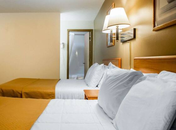 Econo Lodge Elkhart is a family friendly hotel in Elkhart, Indiana (IN)