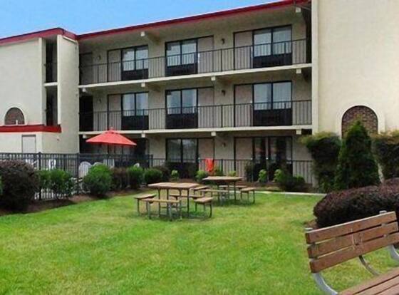 Econo Lodge Inn & Suites Rehoboth Beach is a family friendly hotel in Rehoboth Beach, Delaware (DE)