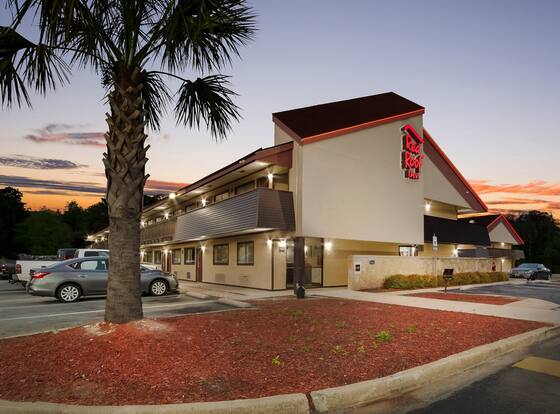 Red Roof Inn Columbia East - Ft Jackson is a family friendly hotel in Dentsville, South Carolina (SC)