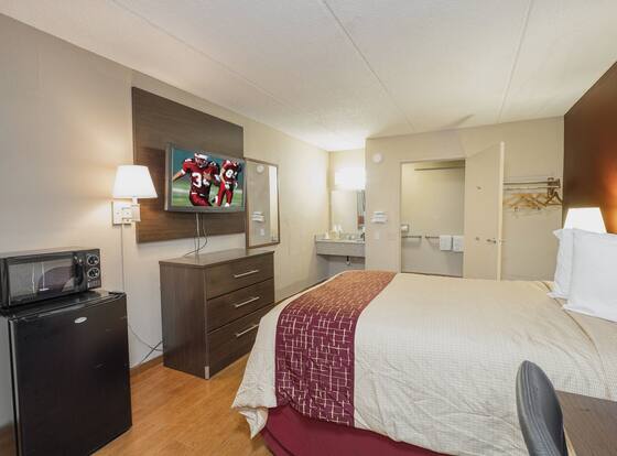 Red Roof Inn Jackson Downtown - Fairgrounds is a family friendly hotel in Jackson, Mississippi (MS)