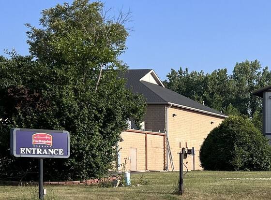 Fairbridge Inn Express Chesterton is a family friendly hotel in Chesterton, Indiana (IN)