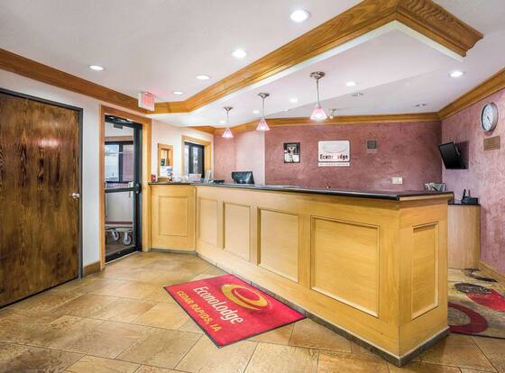 Econo Lodge Cedar Rapids is a family friendly hotel in Cedar Rapids, Iowa (IA)