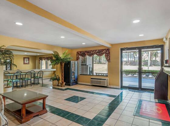 Econo Lodge Union City - Atlanta South is a family friendly hotel in Union City, Georgia (GA)