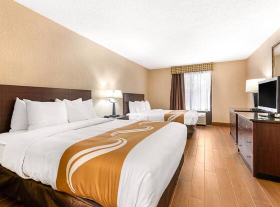 Quality Inn & Suites Orlando Airport is a family friendly hotel in Oak Ridge, Florida (FL)