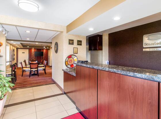 Econo Lodge is a family friendly hotel in Lenoir City, Tennessee (TN)