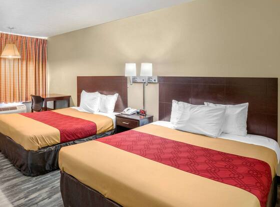 Econo Lodge Rolla I-44 Exit 184 Near Missouri University of Science and Technology is a family friendly hotel in Rolla, Missouri (MO)