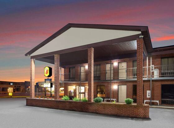 Super 8 by Wyndham Sandusky is a family friendly hotel in Sandusky, Ohio (OH)