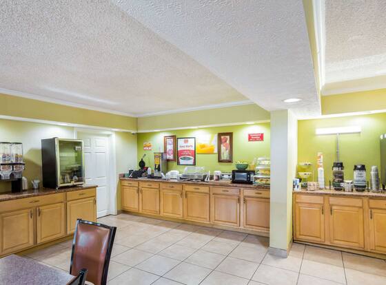 Econo Lodge Huntington - Barboursville University Area is a family friendly hotel in Huntington, West Virginia (WV)