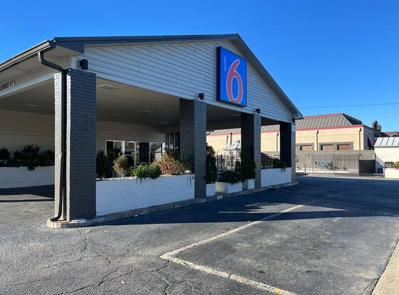 Motel 6 Greenville, NC – ECU-Medical Center is a family friendly hotel in Greenville, North Carolina (NC)