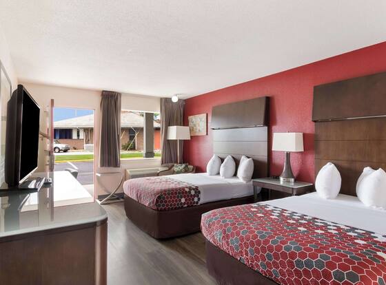 Econo Lodge North is a family friendly hotel in Washington, North Carolina (NC)