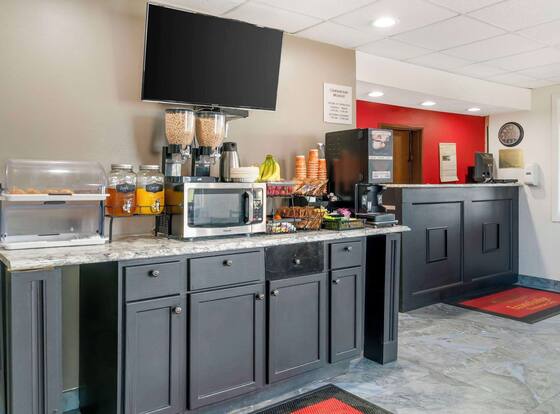 Econo Lodge Traverse City is a family friendly hotel in Traverse City, Michigan (MI)