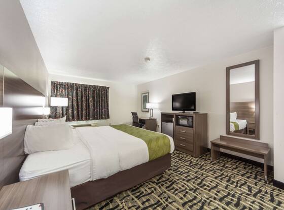 Quality Inn & Suites is a family friendly hotel in Papillion, Nebraska (NE)