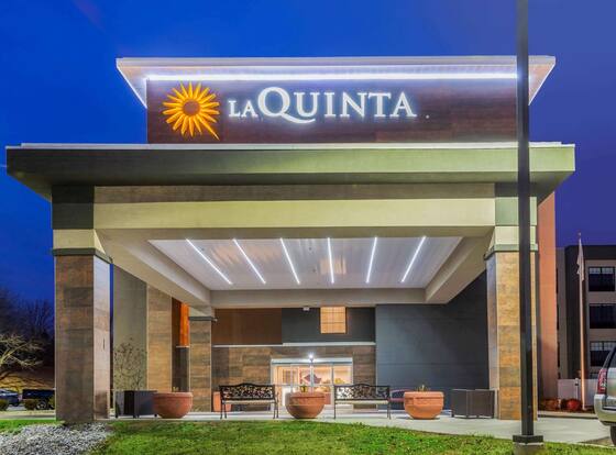 La Quinta Inn & Suites by Wyndham Aberdeen-APG is a family friendly hotel in Aberdeen, Maryland (MD)