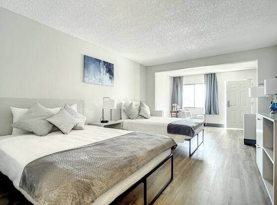 Stayable Kissimmee West is a family friendly hotel in Kissimmee, Florida (FL)