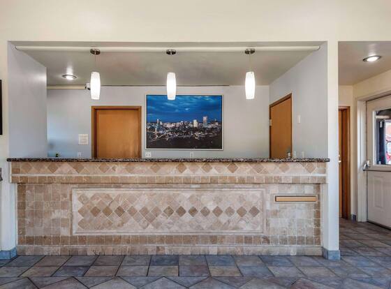 Econo Lodge Portland Airport is a family friendly hotel in Portland, Oregon (OR)