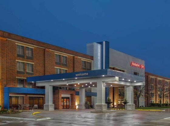 Hampton Inn West Des Moines Lake Drive is a family friendly hotel in West Des Moines, Iowa (IA)