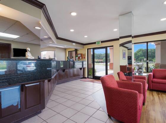 Econo Lodge Battleboro - Rocky Mount I-95 is a family friendly hotel in Red Oak, North Carolina (NC)