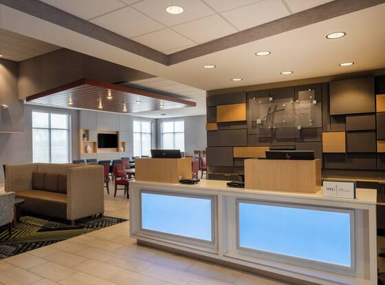 Holiday Inn Express Minneapolis West Plymouth by IHG is a family friendly hotel in Plymouth, Minnesota (MN)