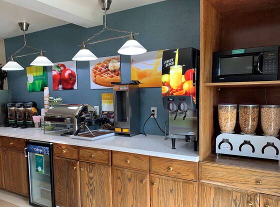 Quality Inn near Toms River Corporate Park is a family friendly hotel in Crestwood Village, New Jersey (NJ)