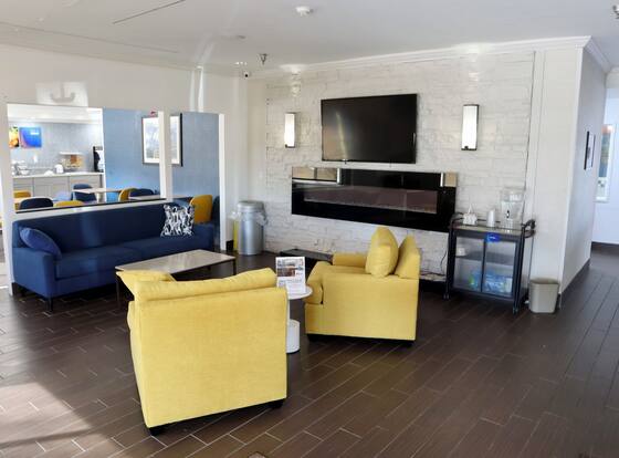Comfort Inn & Suites Coralville - Iowa City near Iowa River Landing is a family friendly hotel in Coralville, Iowa (IA)