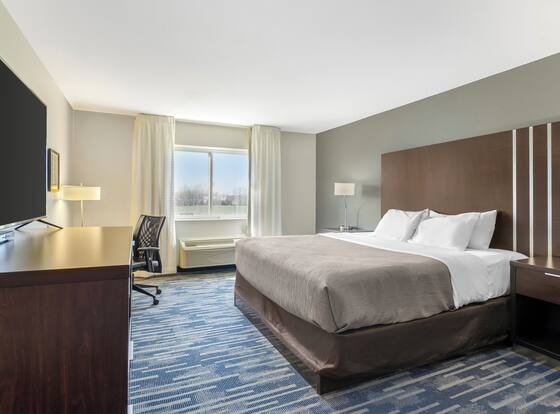 Quality Inn & Suites Keokuk North is a family friendly hotel in Keokuk, Iowa (IA)