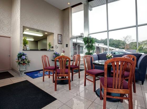 Americas Best Value Inn Smithtown Long Island is a family friendly hotel in Hauppauge, New York (NY)