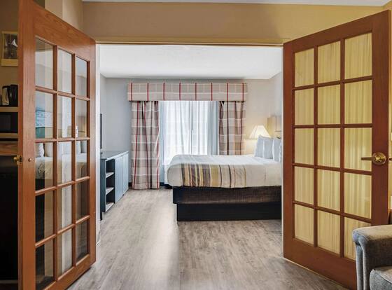 Country Inn & Suites by Radisson, Grand Rapids Airport, MI is a family friendly hotel in Kentwood, Michigan (MI)