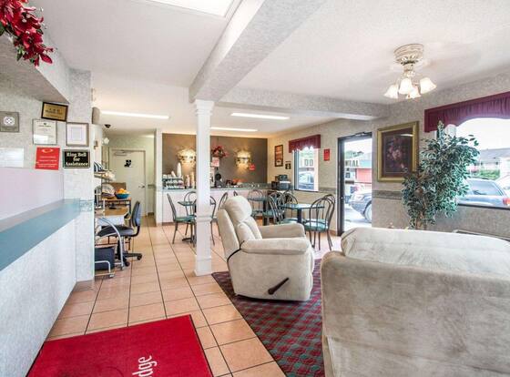 Econo Lodge Dothan is a family friendly hotel in Dothan, Alabama (AL)