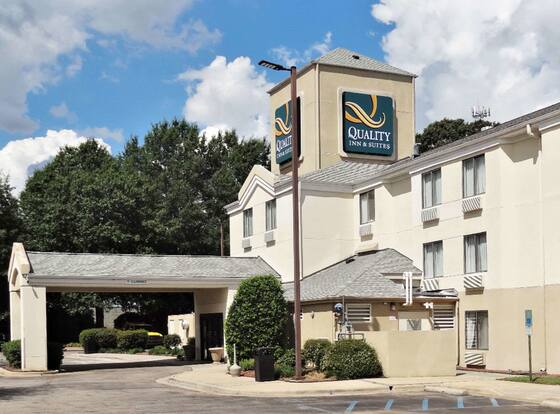 Quality Inn & Suites Raleigh North is a family friendly hotel in Raleigh, North Carolina (NC)