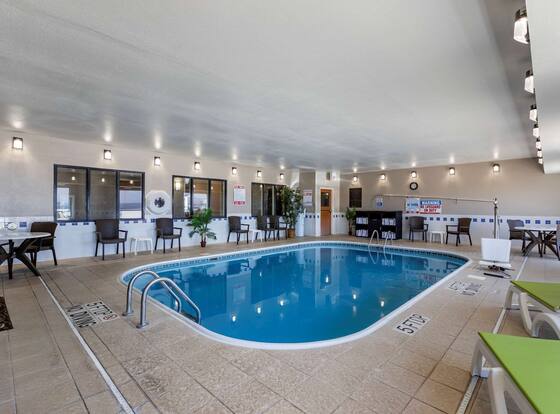 Comfort Inn & Suites Waterloo - Cedar Falls is a family friendly hotel in Waterloo, Iowa (IA)