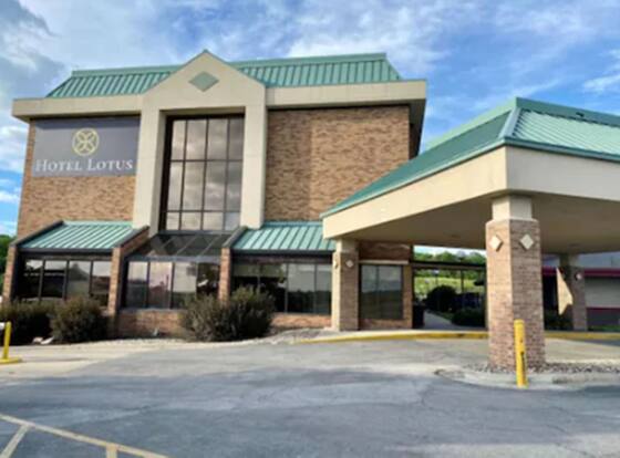 Hotel Lotus Kansas City Stadium is a family friendly hotel in Kansas City, Missouri (MO)