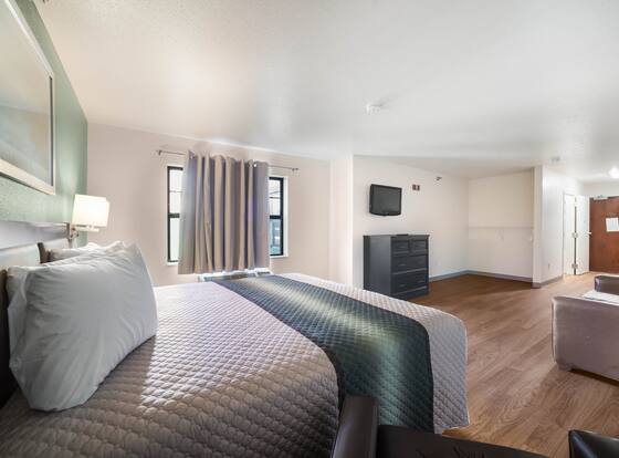 HomeTowne Studios by Red Roof St. Louis - Airport/ N Lindbergh is a family friendly hotel in Hazelwood, Missouri (MO)
