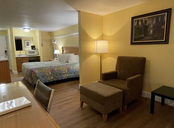 Marina Inn is a family friendly hotel in Des Moines, Washington (WA)