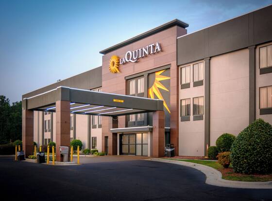 La Quinta Inn & Suites by Wyndham Fayetteville I-95 is a family friendly hotel in Eastover, North Carolina (NC)