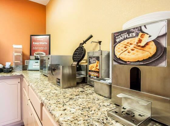 Econo Lodge Inn & Suites I-20, exit 73 is a family friendly hotel in Tuscaloosa, Alabama (AL)