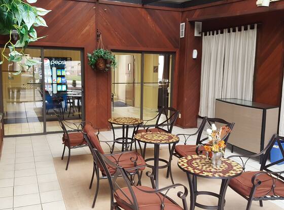 Quality Inn & Suites Near Amish Country is a family friendly hotel in Rushville, Indiana (IN)