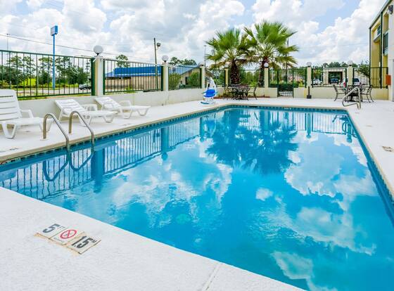 Econo Lodge Picayune is a family friendly hotel in Picayune, Mississippi (MS)
