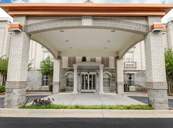 Quality Inn & Suites Little Rock West is a family friendly hotel in Little Rock, Arkansas (AR)
