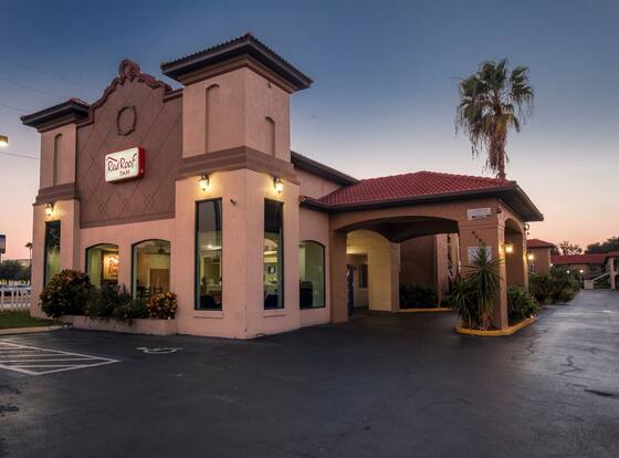 Red Roof Inn Orlando South - Florida Mall is a family friendly hotel in Oak Ridge, Florida (FL)