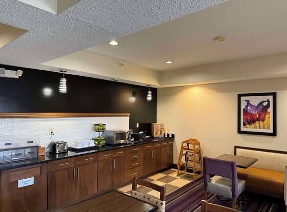 SureStay by Best Western Forsyth Decatur is a family friendly hotel in Forsyth, Illinois (IL)