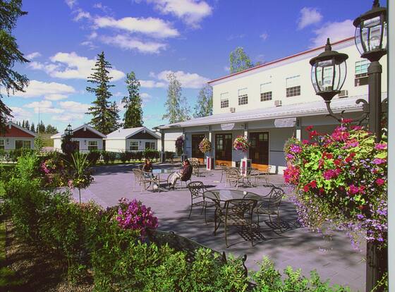 Rivers Edge Resort is a family friendly hotel in College, Alaska (AK)